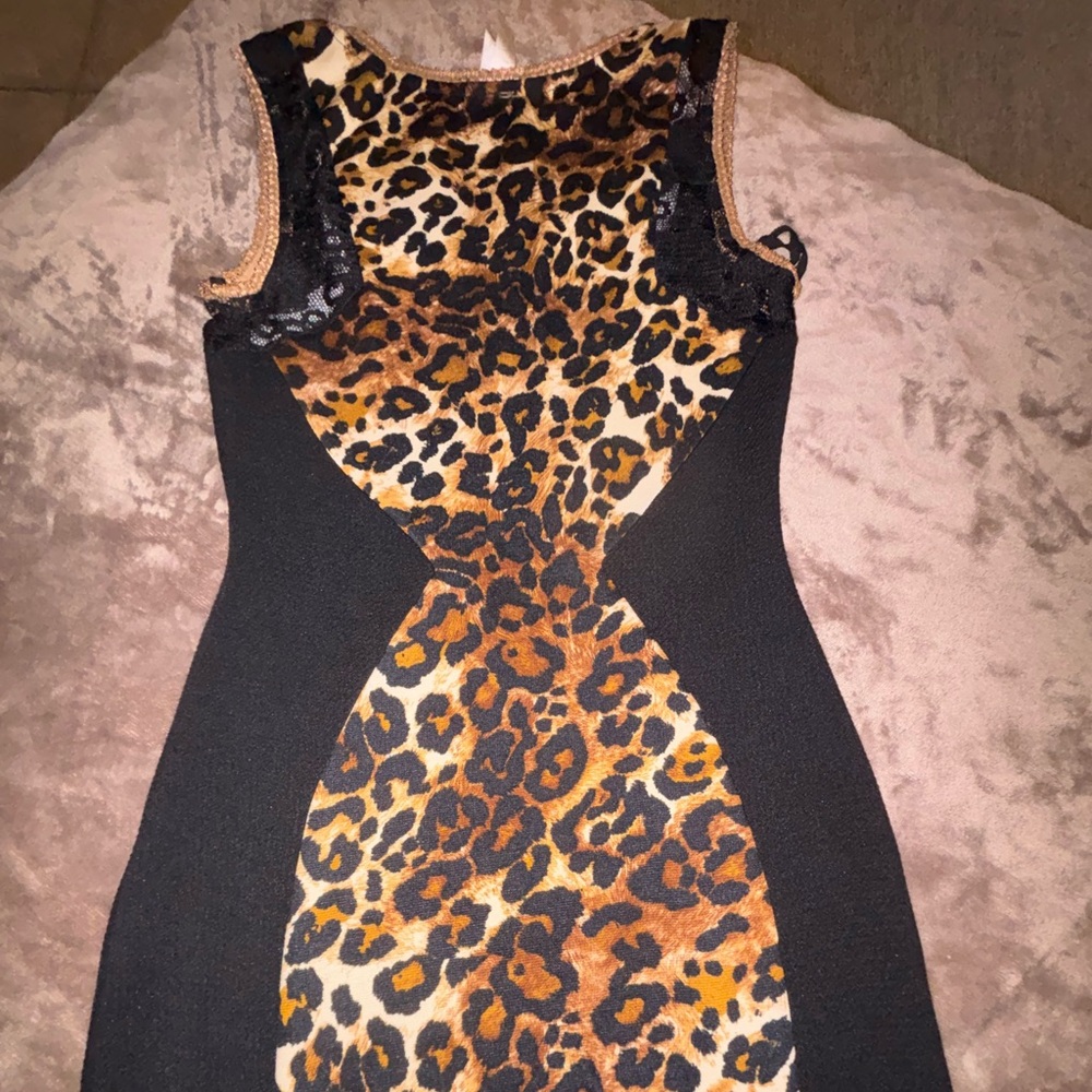 Chic Leopard Print Long Dress with Black Accents